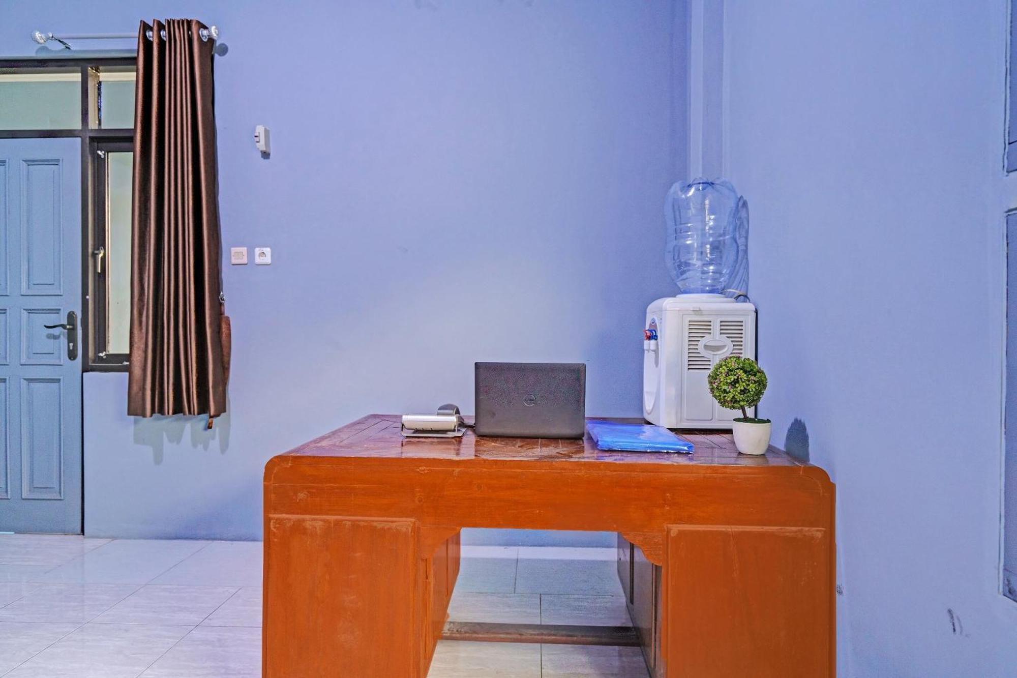Oyo Life 91592 Aaliya Guest House Syariah Lebakwangi Exteriör bild