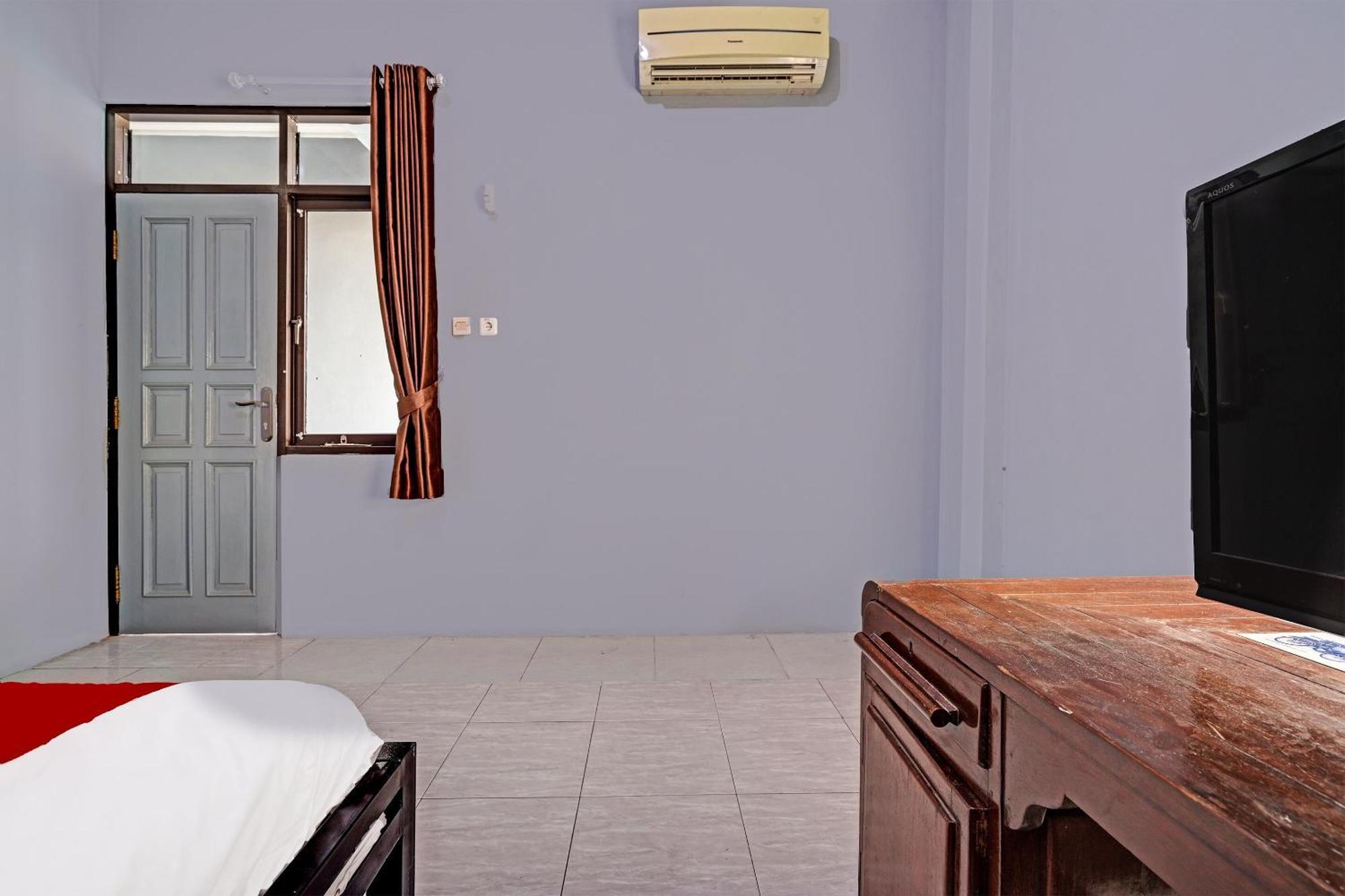 Oyo Life 91592 Aaliya Guest House Syariah Lebakwangi Exteriör bild