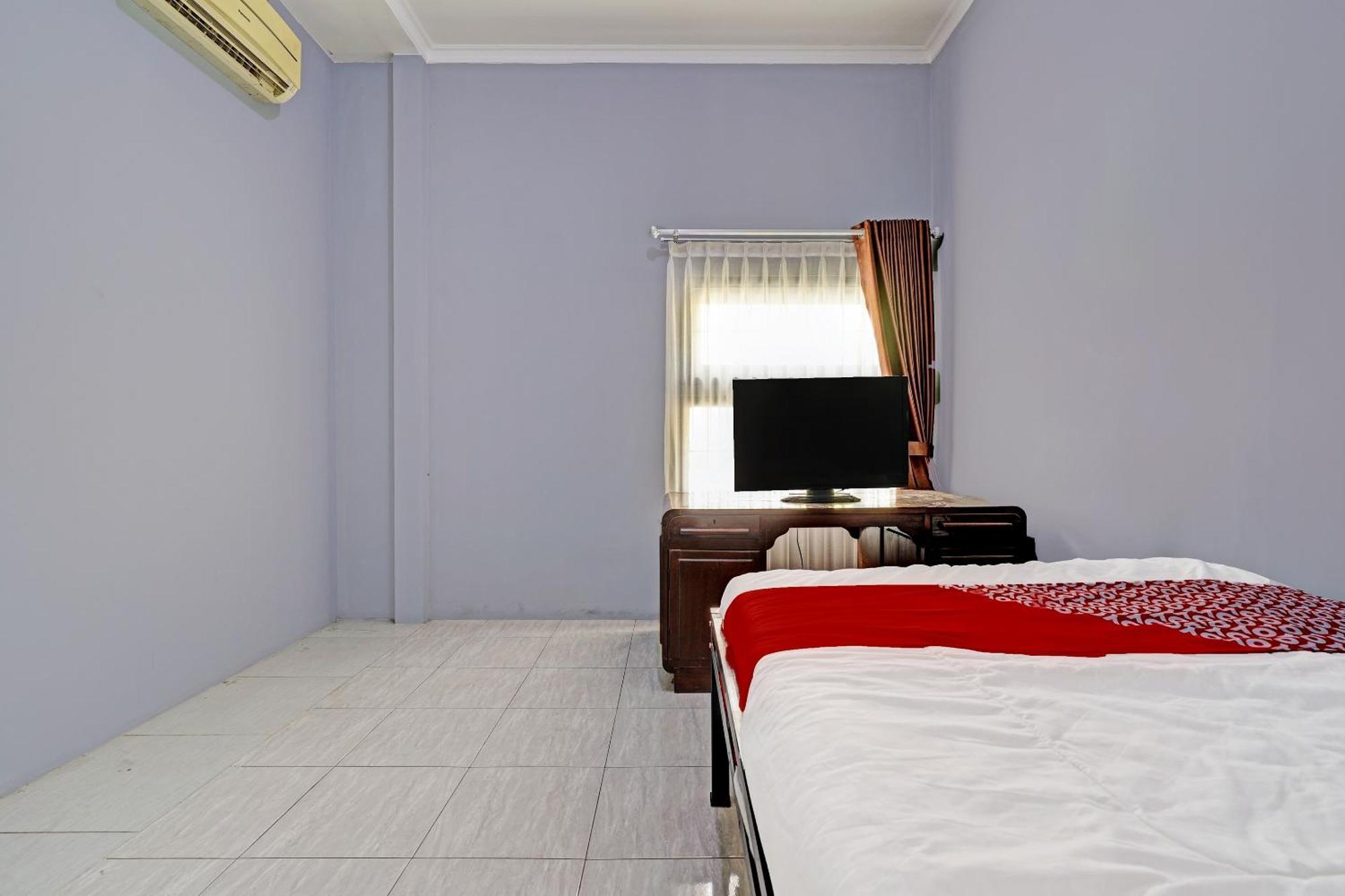 Oyo Life 91592 Aaliya Guest House Syariah Lebakwangi Exteriör bild